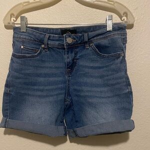 Jordache Cuffed Jean Shorts. SZ 4